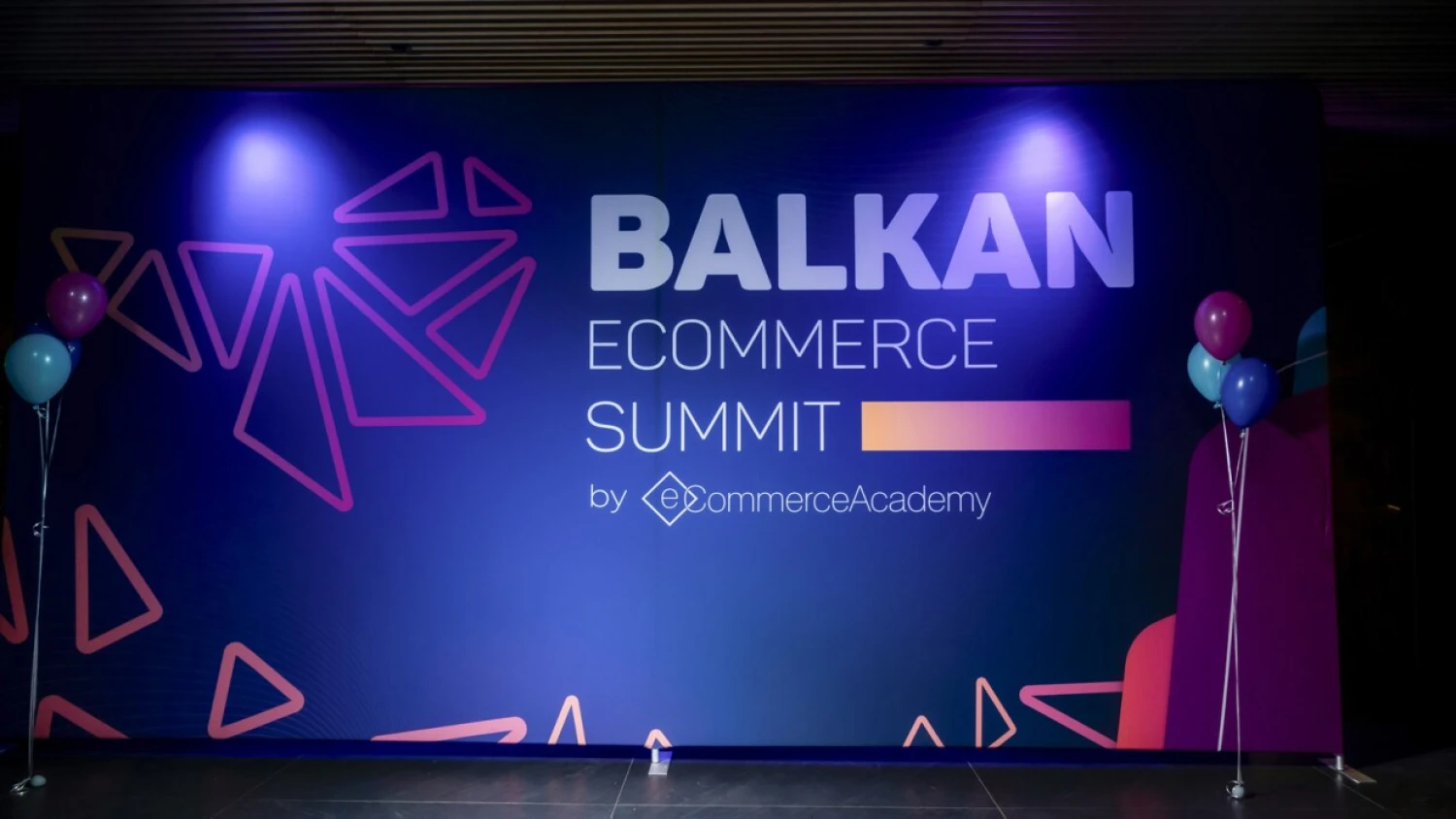 AI in E-commerce: From Practical Use Cases to Strategic Questions